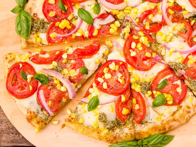 Sweetcorn tomato pizza