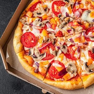 vegetable-pizza-tomato-pepper-on